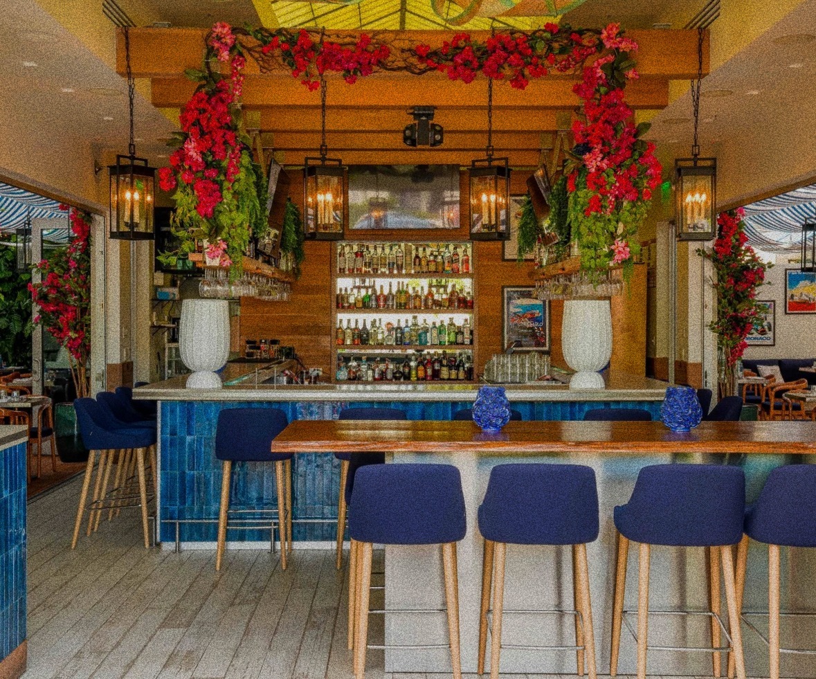 Dining room and bar at La Salière in Naples, Florida