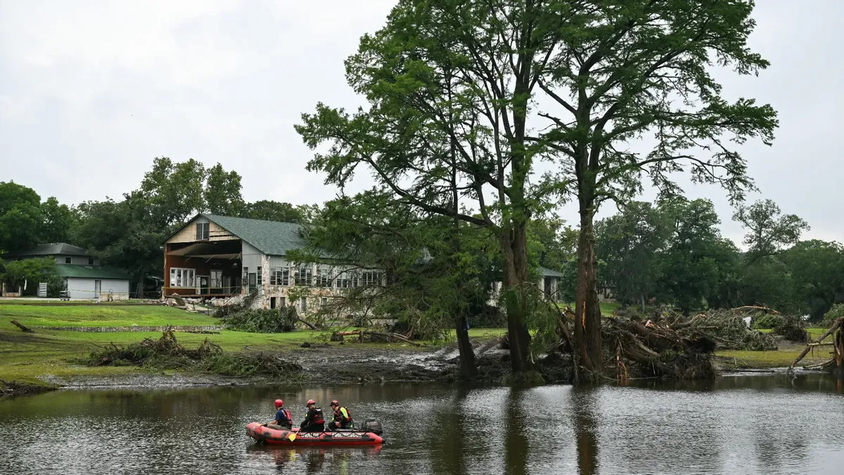 Texas floods, Laura Loomer & George Strait