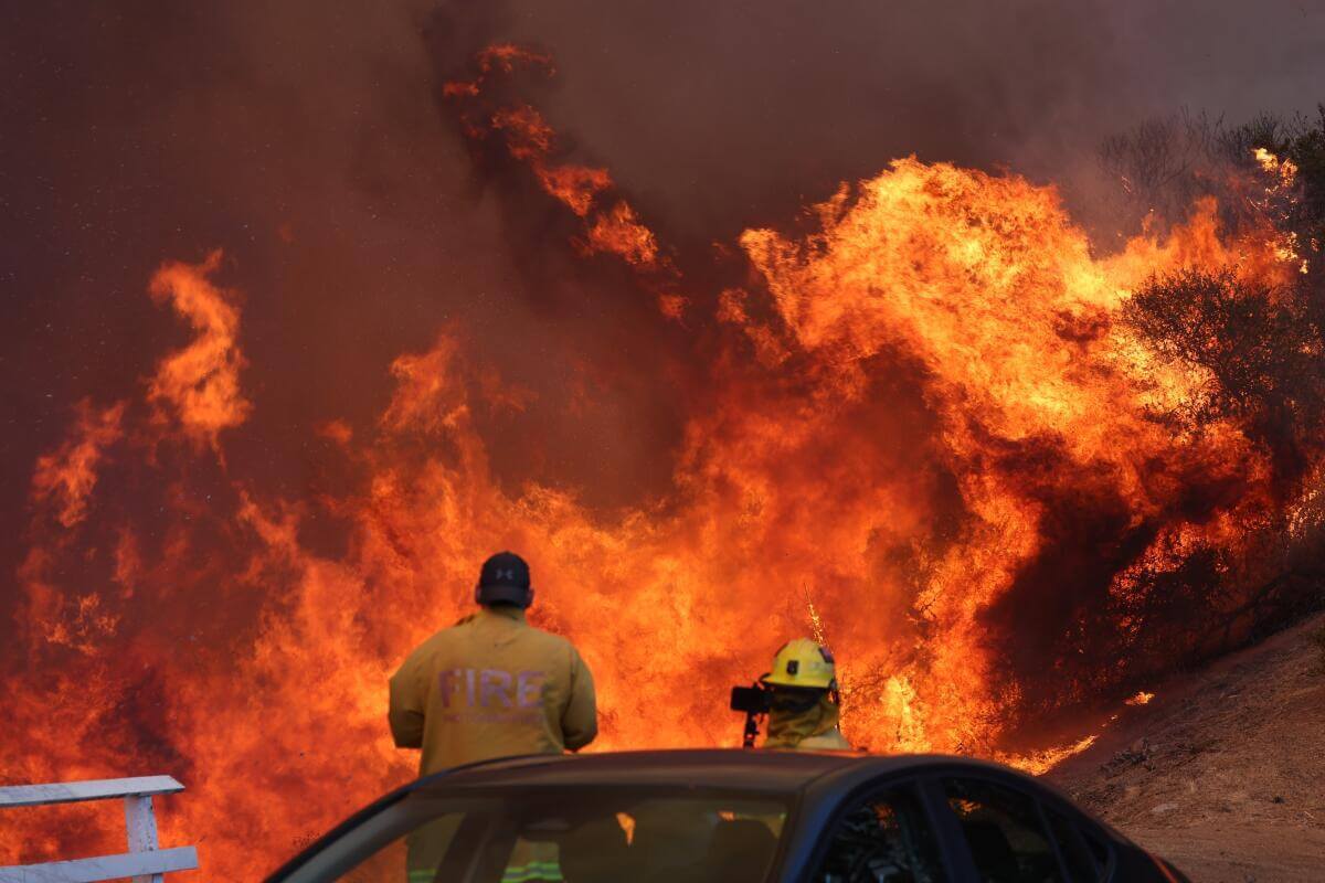 Los Angeles neighborhood erupts in flames as wildfire forces mass ...