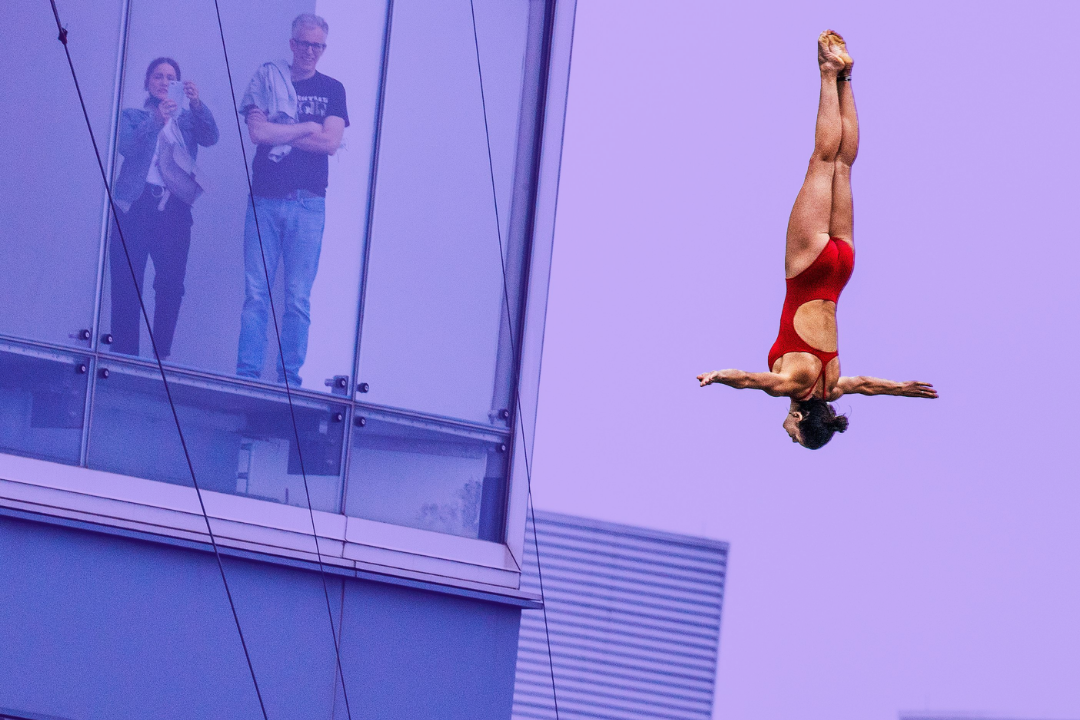 😳 Don’t look down in the Seaport