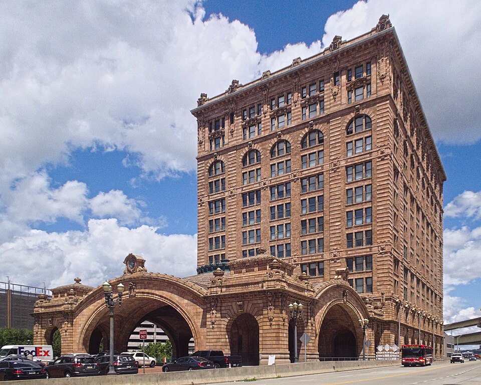 Pittsburgh's Union Station downtown, the Burnham-designed rotunda arches with the tower behind it