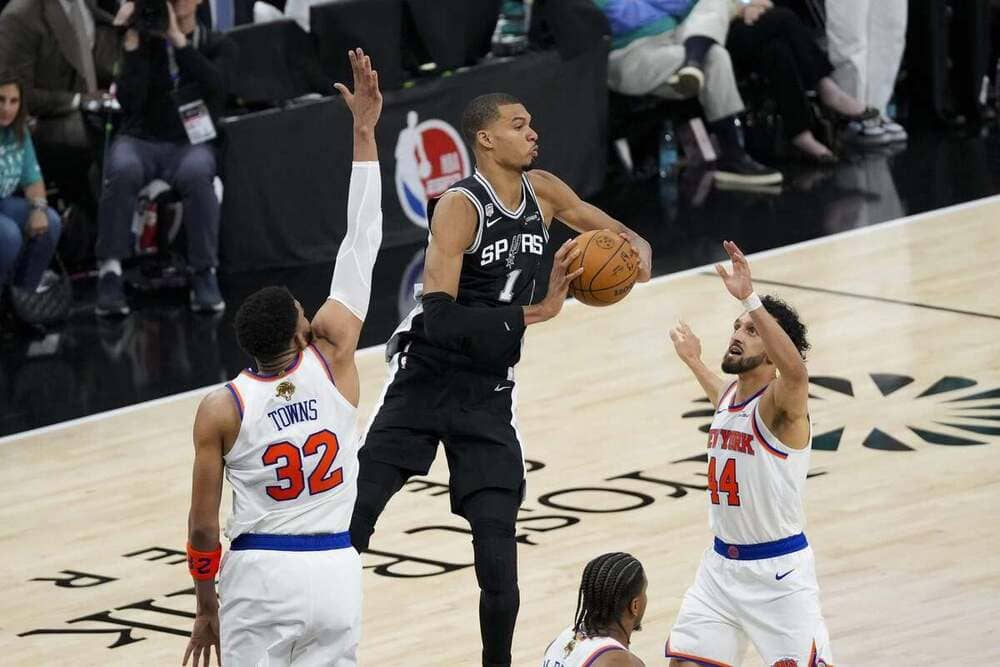 Spurs and Knicks players on court during NBA Finals Game 2 at AT&T Center in San Antonio 2026