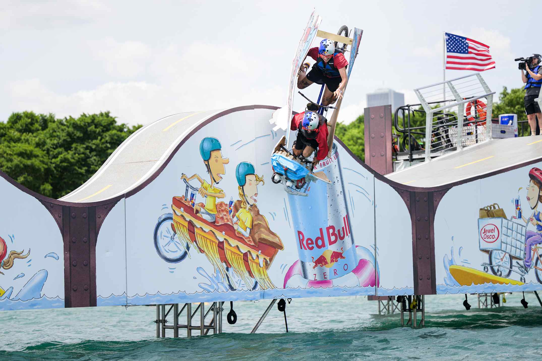 Red Bull Tandemynės dviračių šou ant vandens