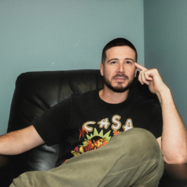 Vinny Guadagnino : official promotional image