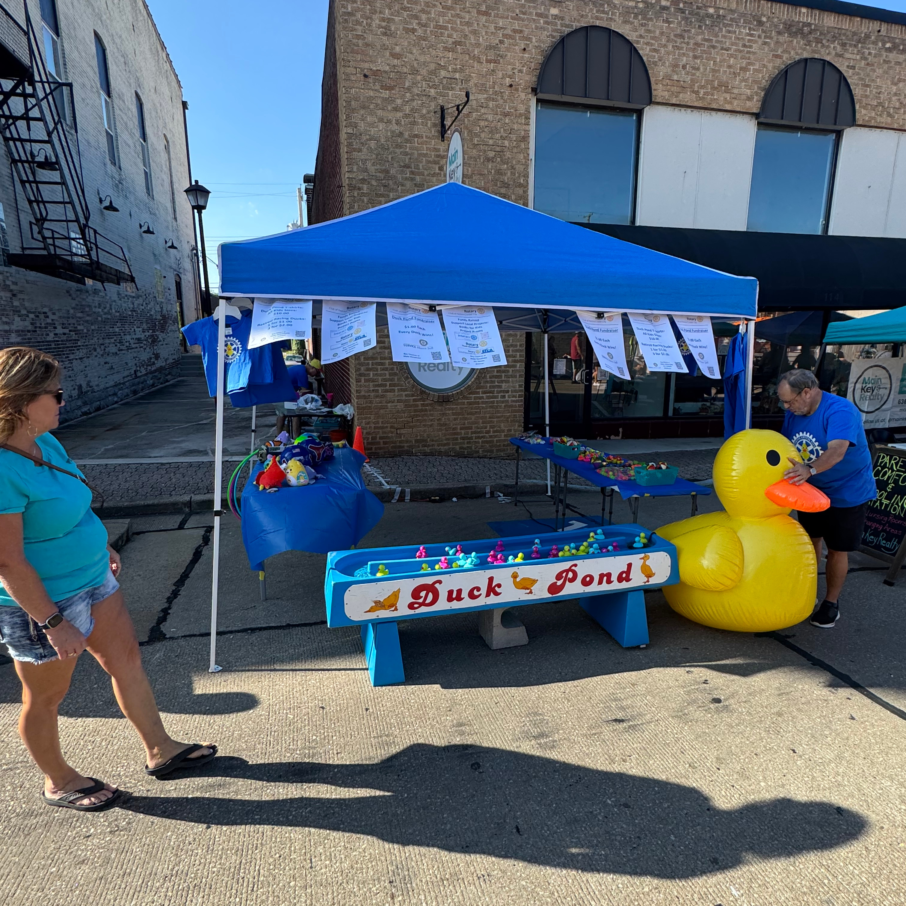 Crowds gathering during the Twin City Days celebration