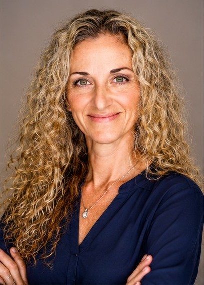 Julia Barbaro headshot, family legacy coach and speaker