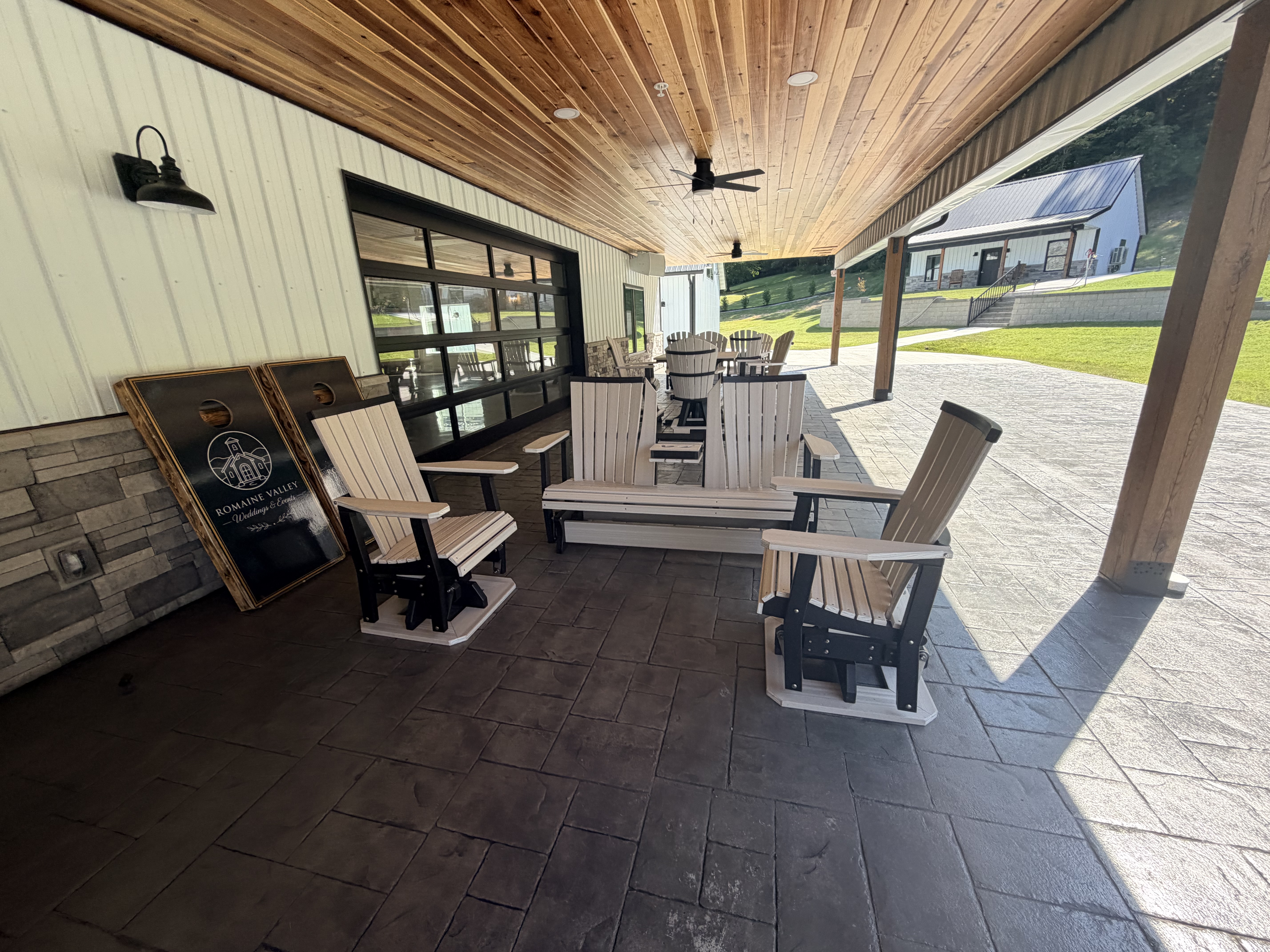 Covered patio and seating area at Romaine Valley