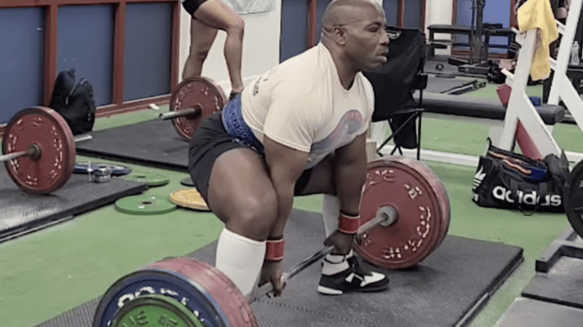 🏋️ 63-year-old's 628-pound deadlift