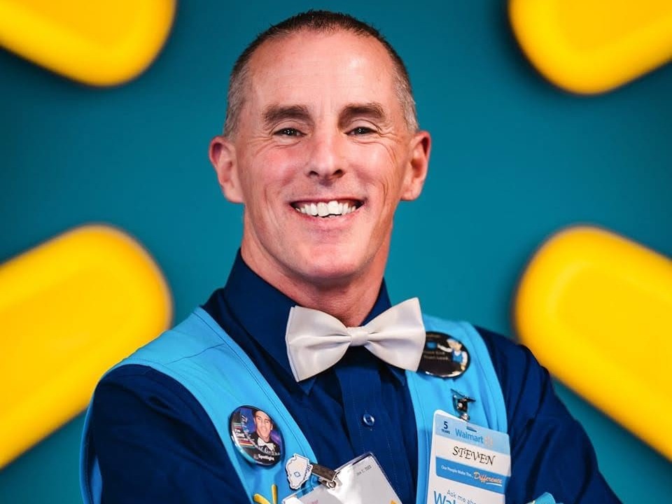 ‘That Walmart Guy’ Still Looking for a Job ... at Walmart