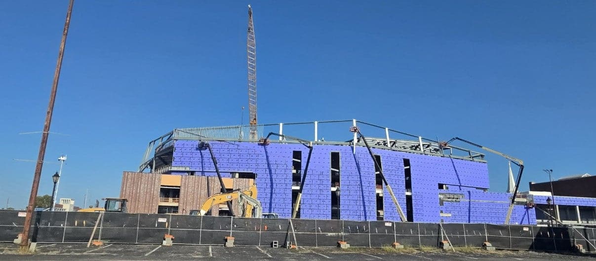🏗️ Augusta's $250M arena places its final steel beam
