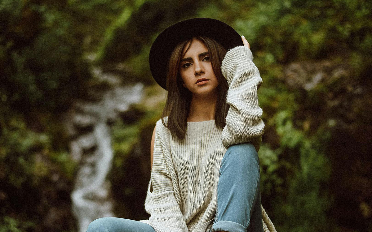Unlock the Magic of Outdoor Portraits: Tips & Techniques Inside! 🍃📷
