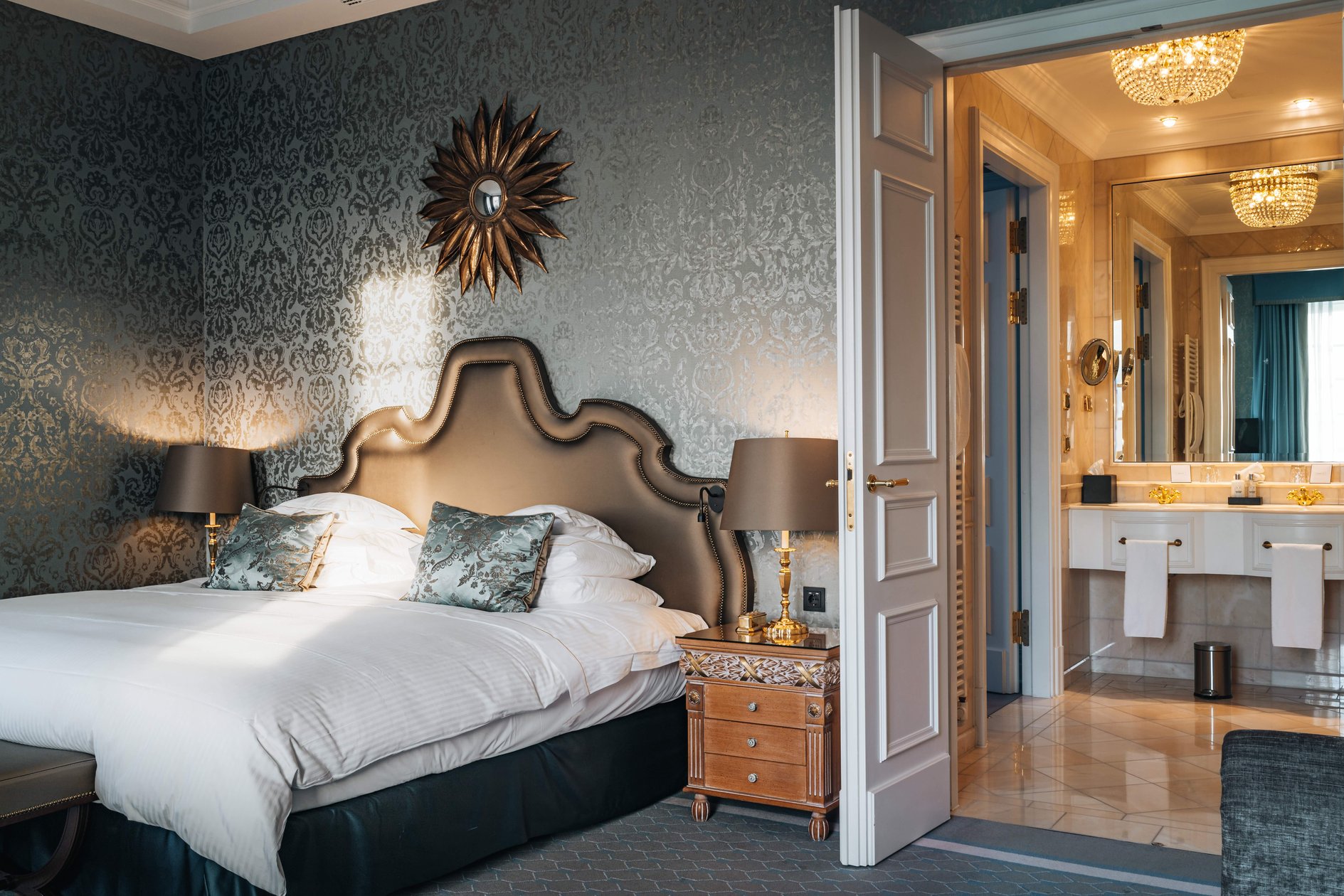 Guest bedroom and adjoining bathroom at Schloss Bensberg