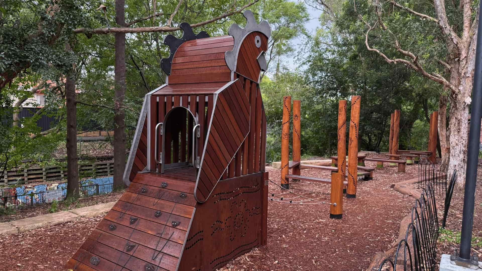 Ngaraora (Glossy Black Cockatoo)