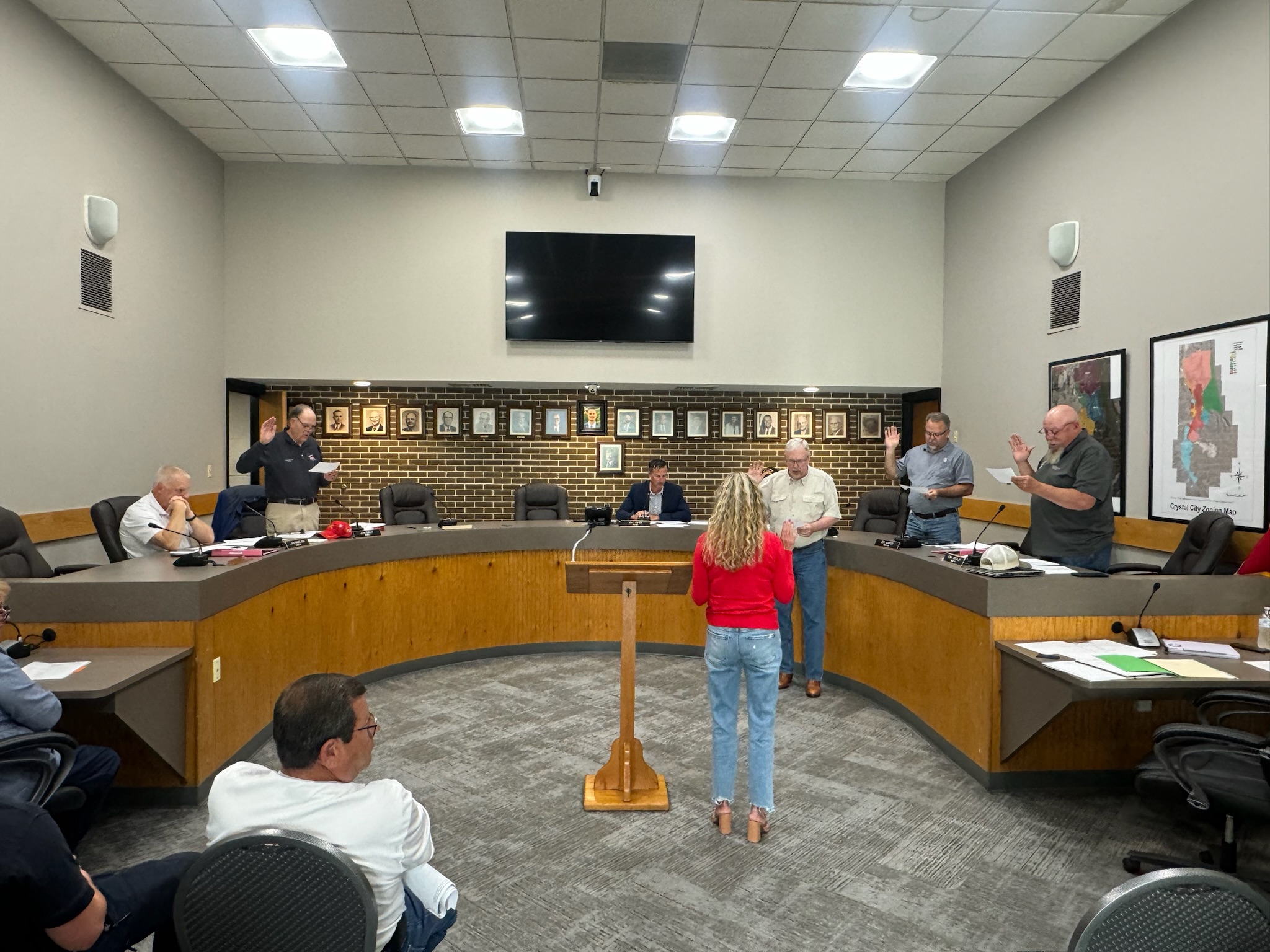 Newly elected and reelected Crystal City officials being sworn in
