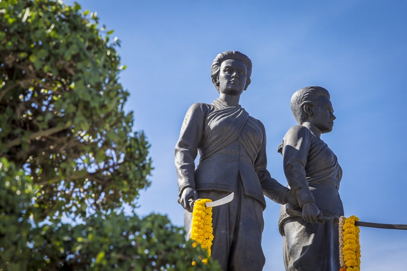 Two Heroines Monument