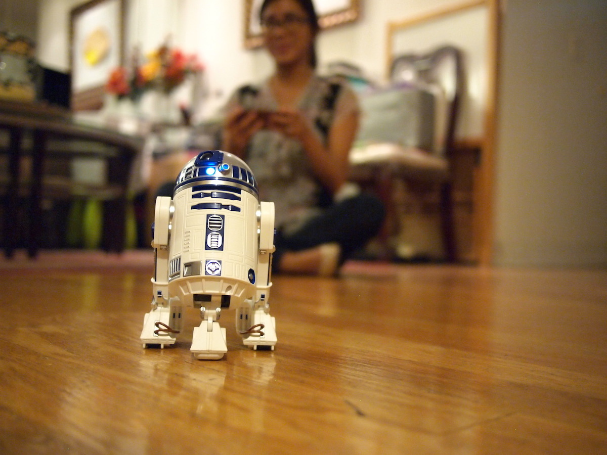 Sphero’s R2-D2 and BB-9E app-connected droids are looking to connect to ...