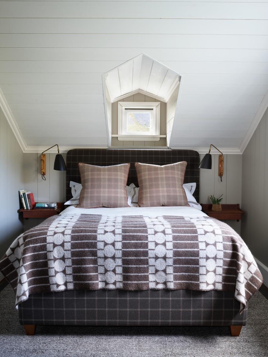 Cozy attic guest bedroom at Deplar Farm