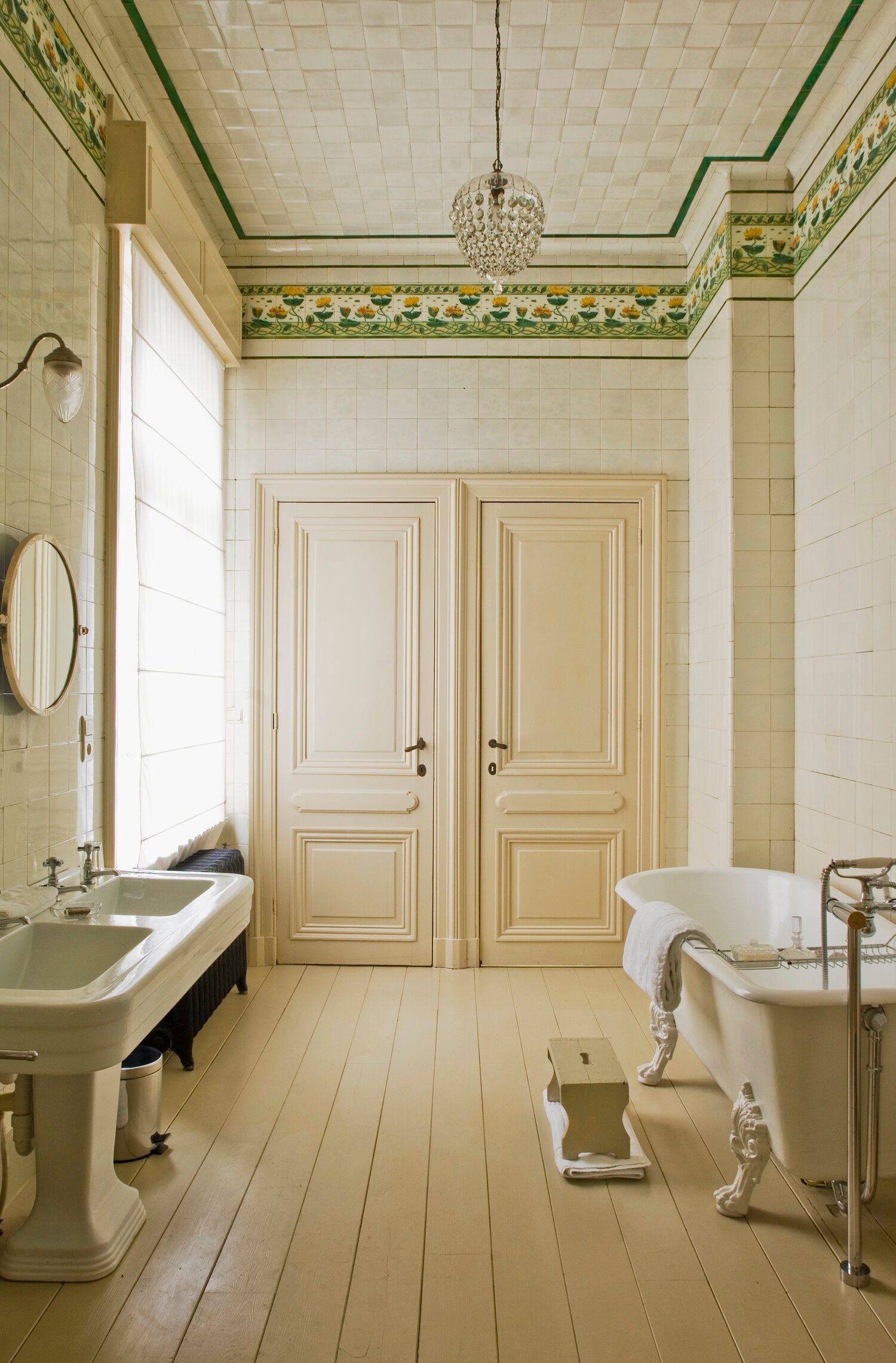 Period bathroom at Boulevard Leopold Rooms and Suites
