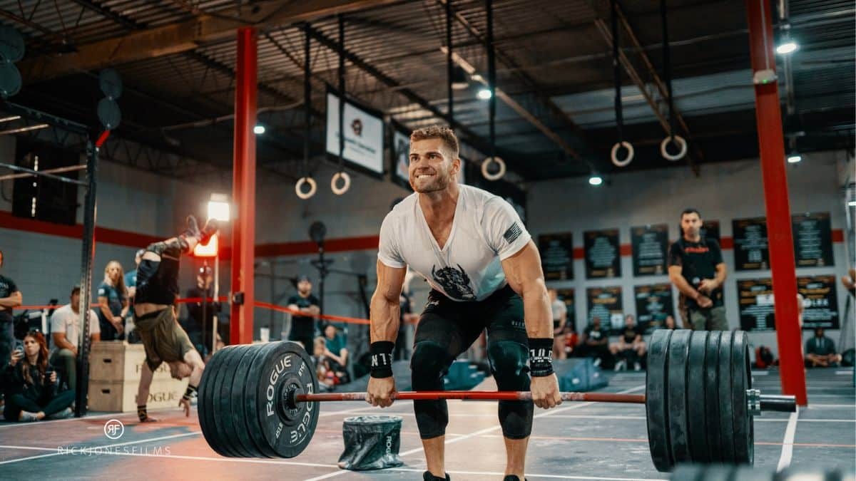 🏋️ 19-year-old's 859-pound deadlift