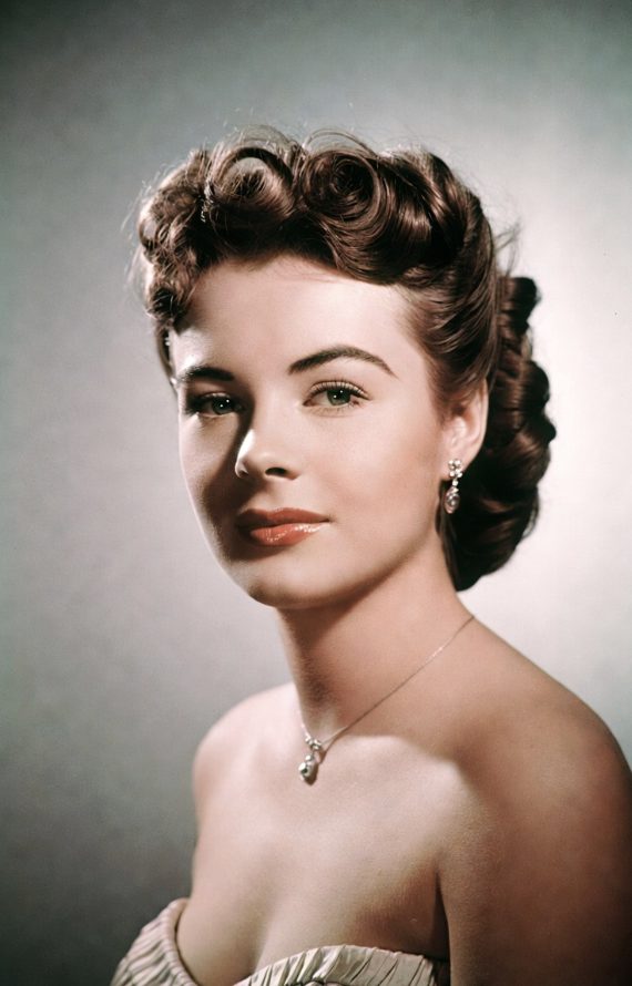 Kim Novak classic late 1950s studio portrait