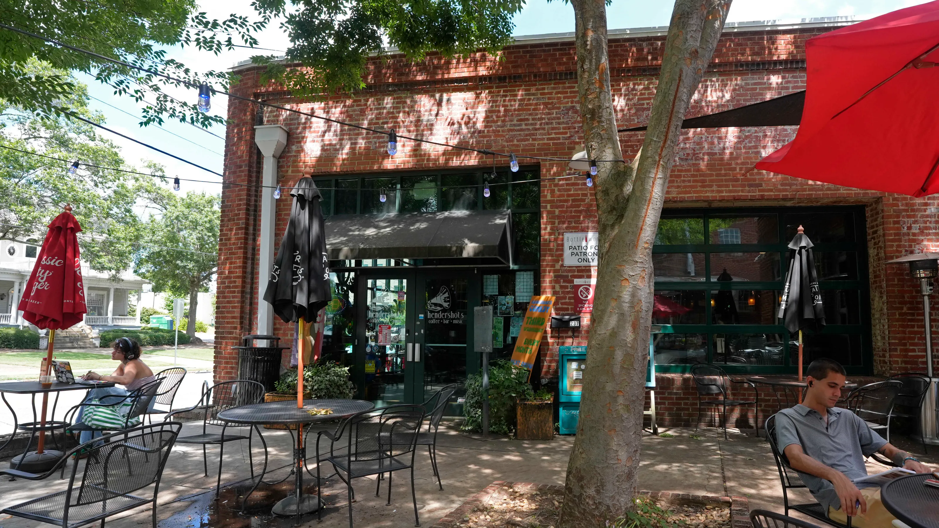 ☕️ How Hendershot's was saved after 15 years in Athens