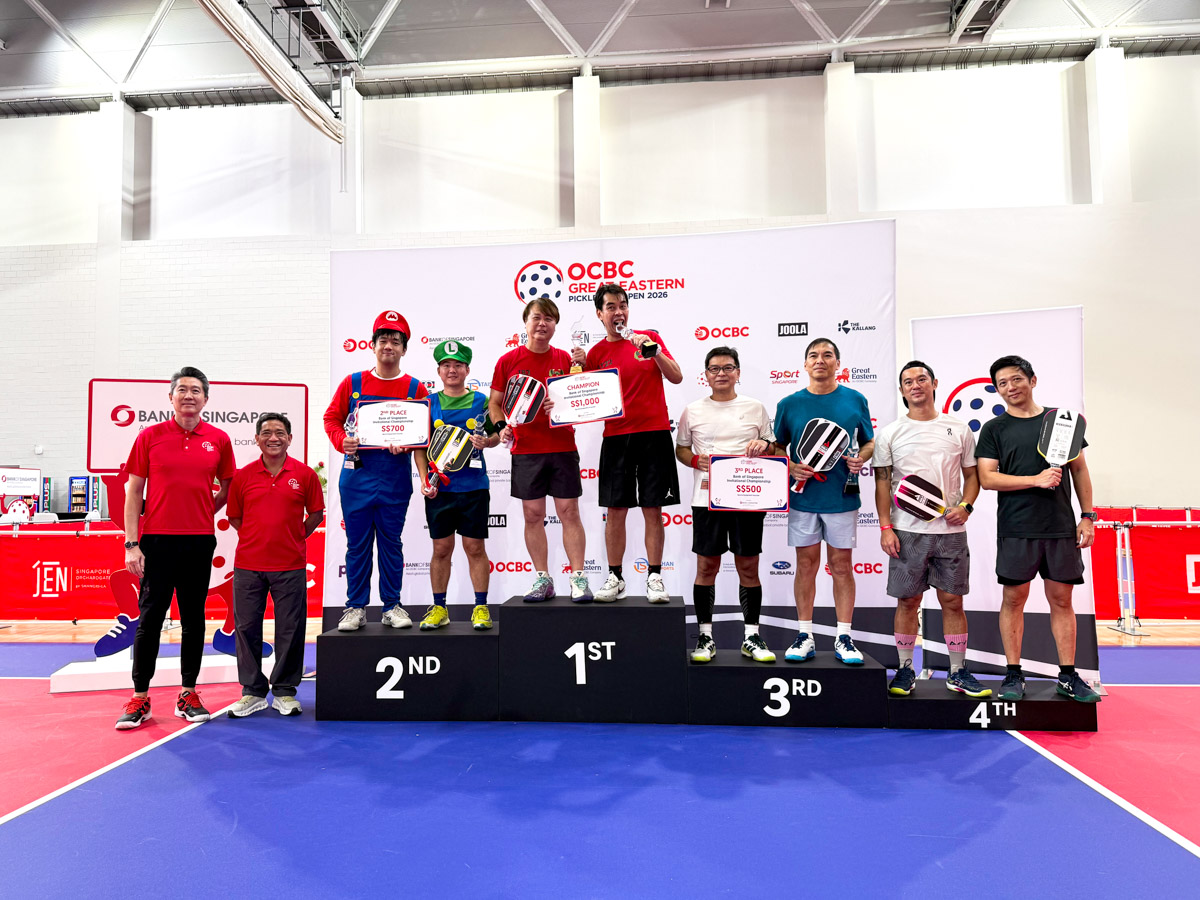 The winners of the Bank of SG Invitational. With Mario and Luigi making a guest appearance. 