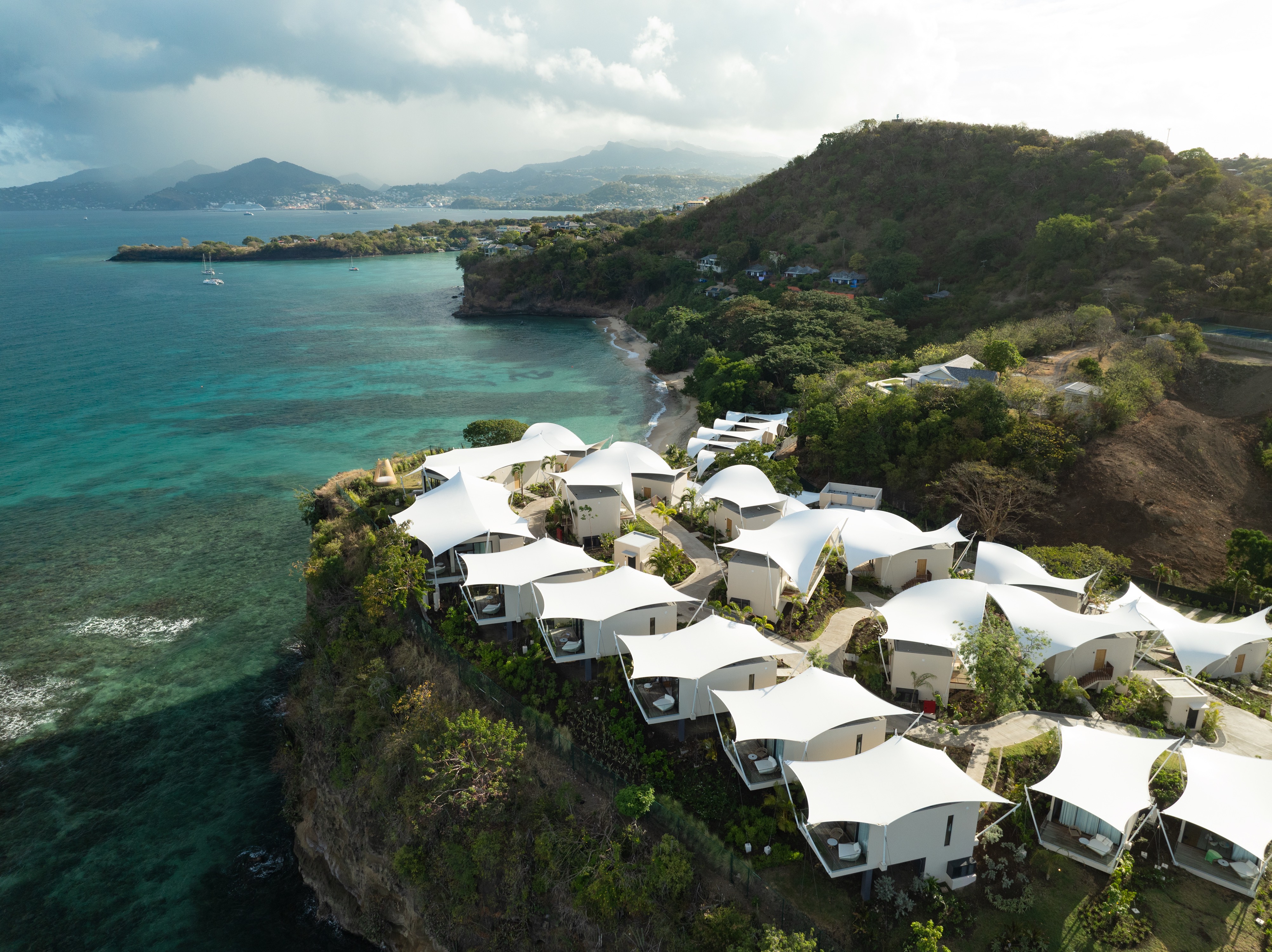 Hotels Above Par image