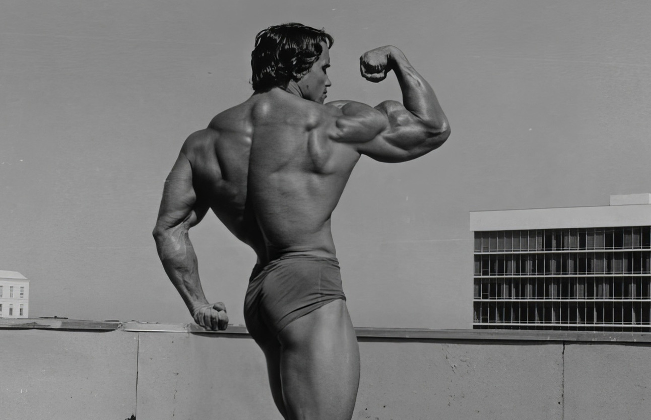 🏋️‍♂️ Schwarzenegger benched how much?!
