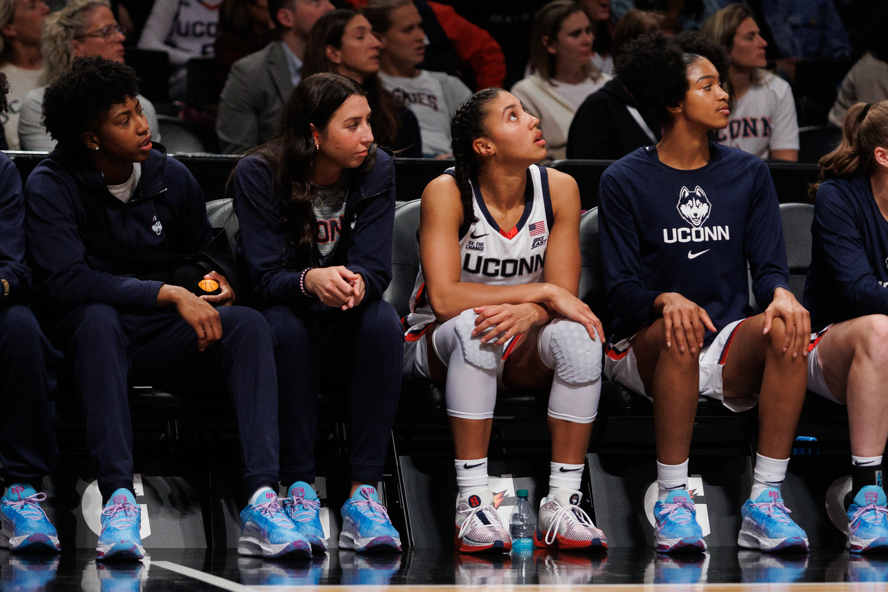 Minor Knee Spring Injury updates: Azzi Fudd likely out vs. Notre Dame with minor knee sprain