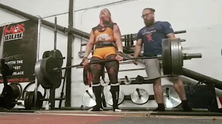 🏋️ strongwoman deadlifts over 600 pounds