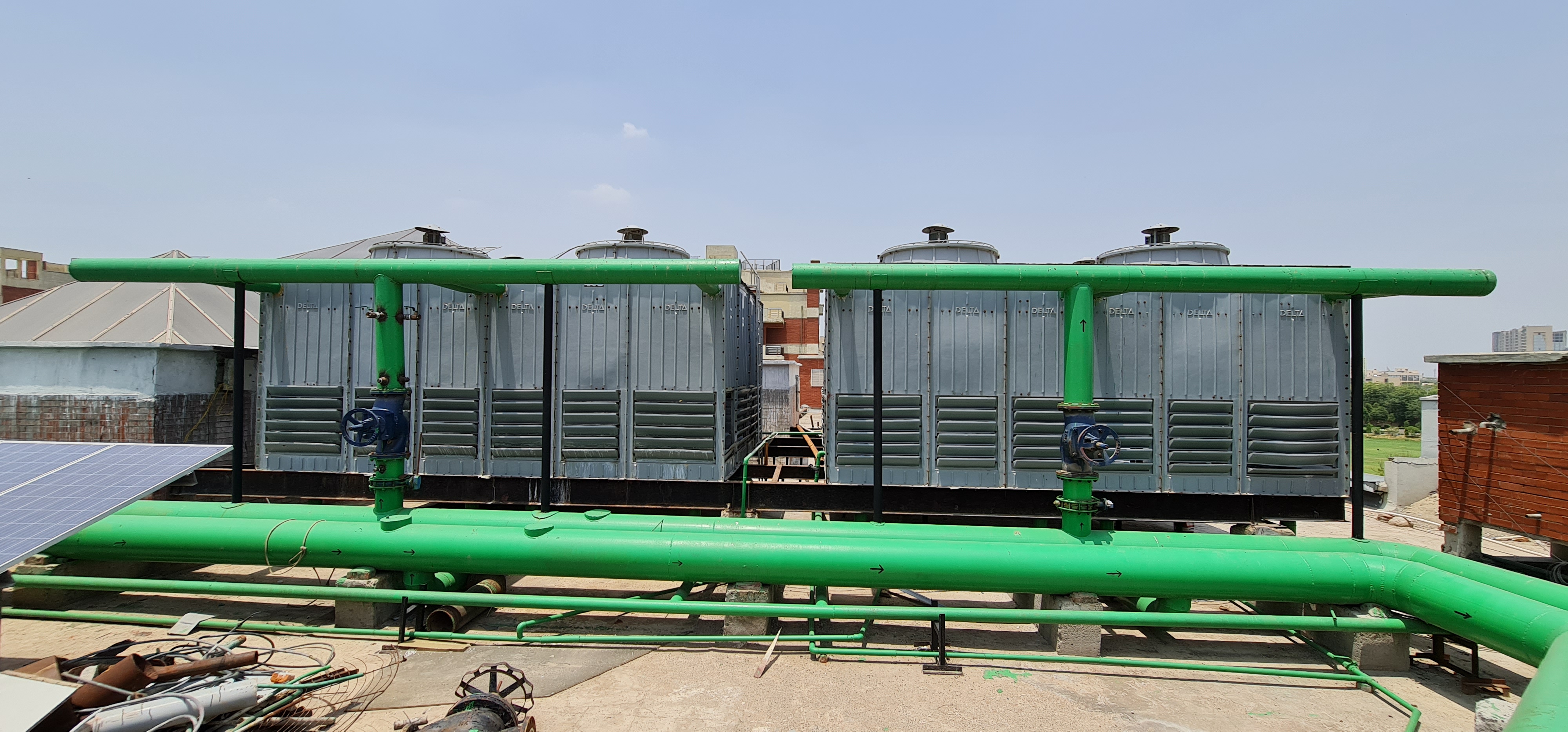 Induced-draft cooling tower bank for HVAC