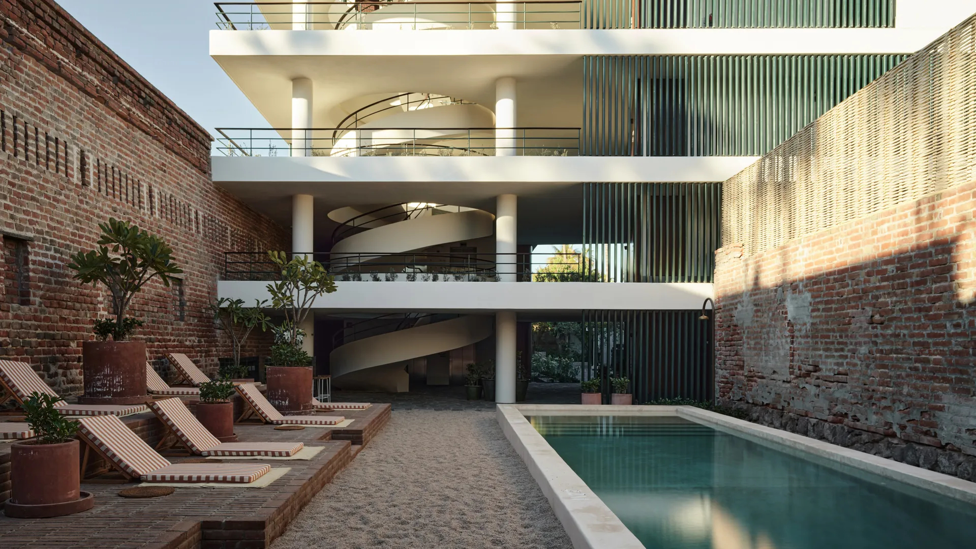 Hotels Above Par image