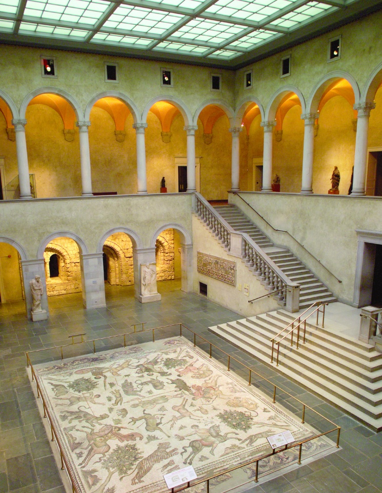 Let a docent choose the route through 5,000 years