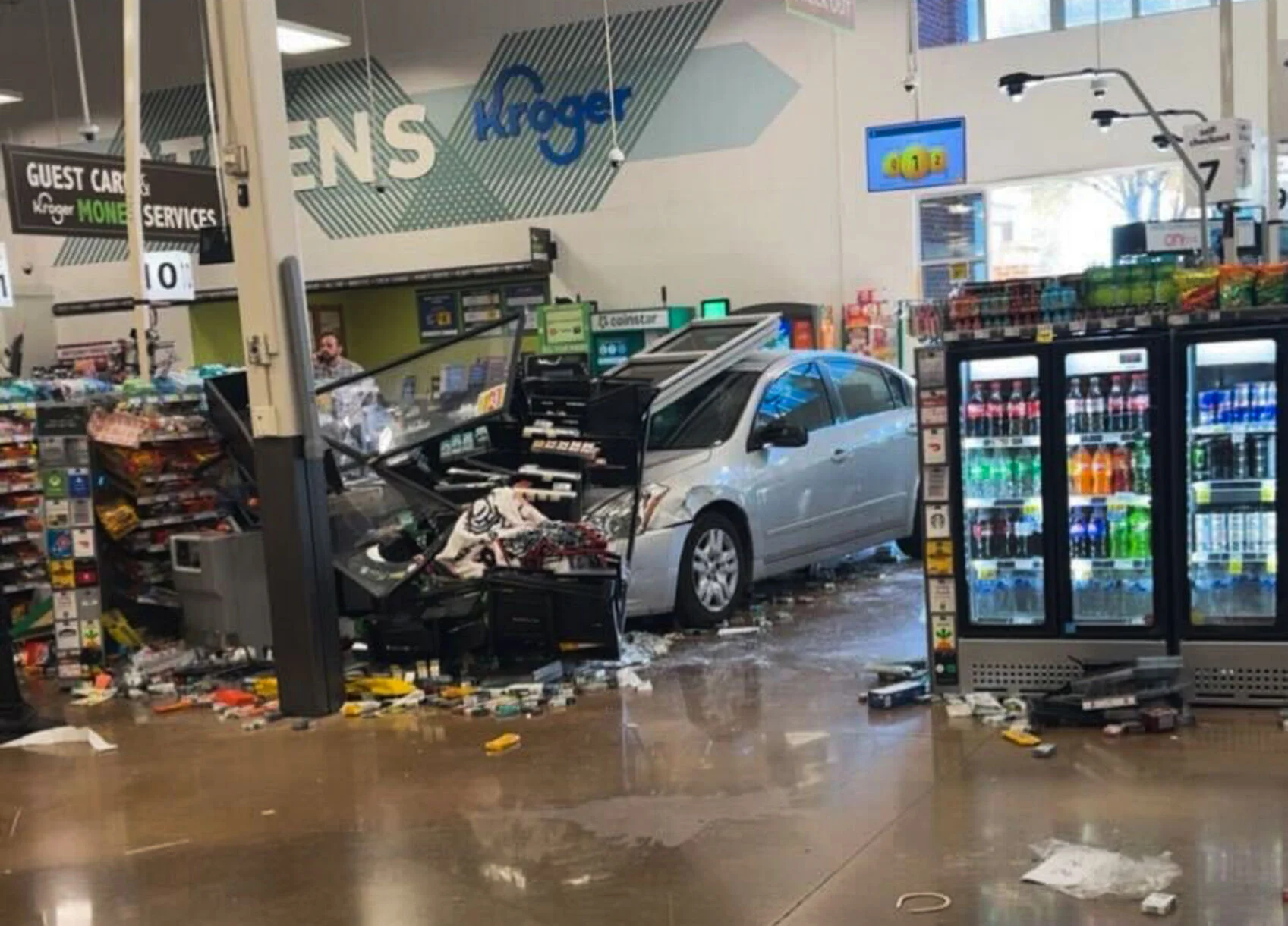 🚨 Athens woman crashes car into Kroger