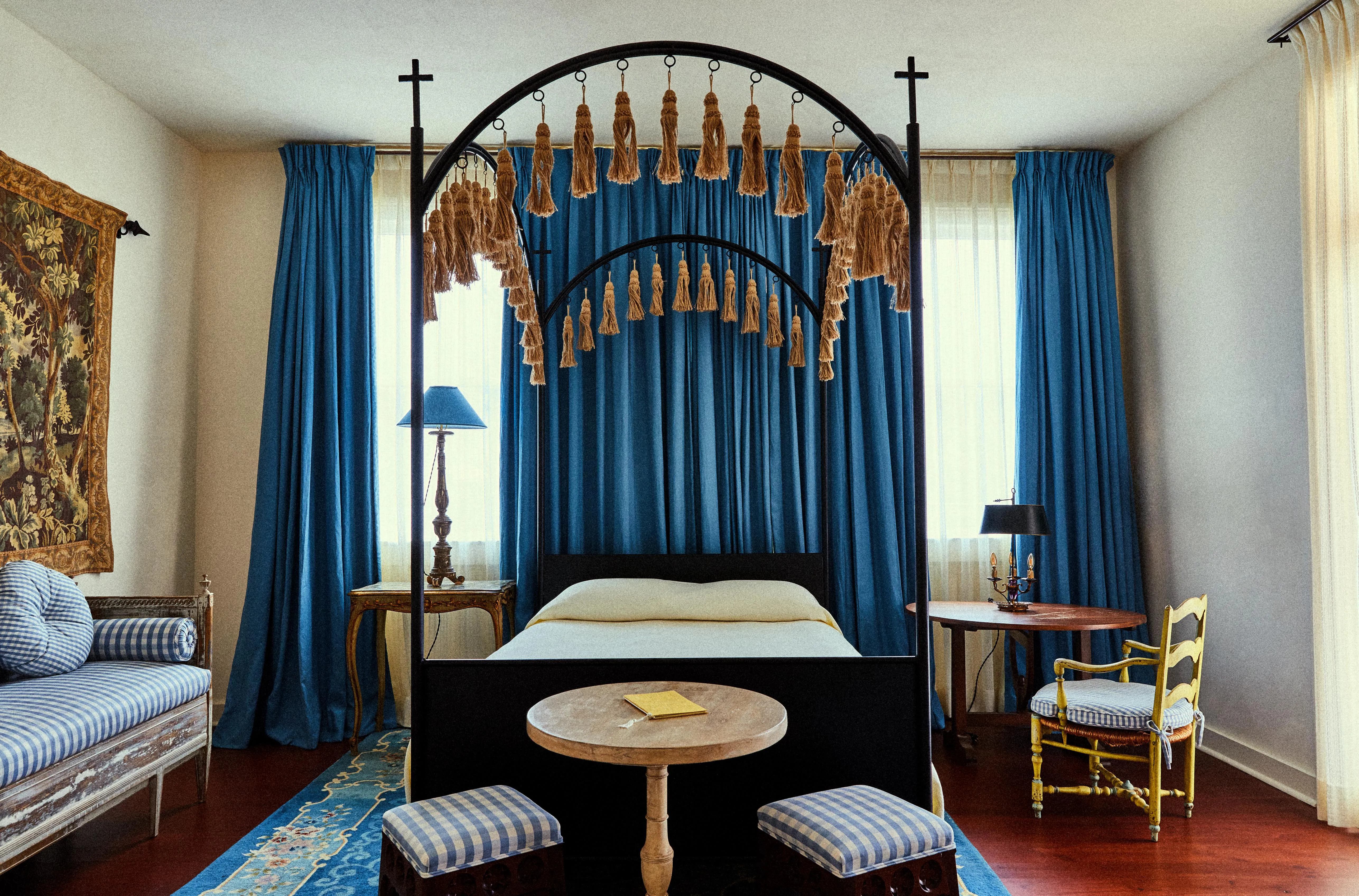 Hotels Above Par image