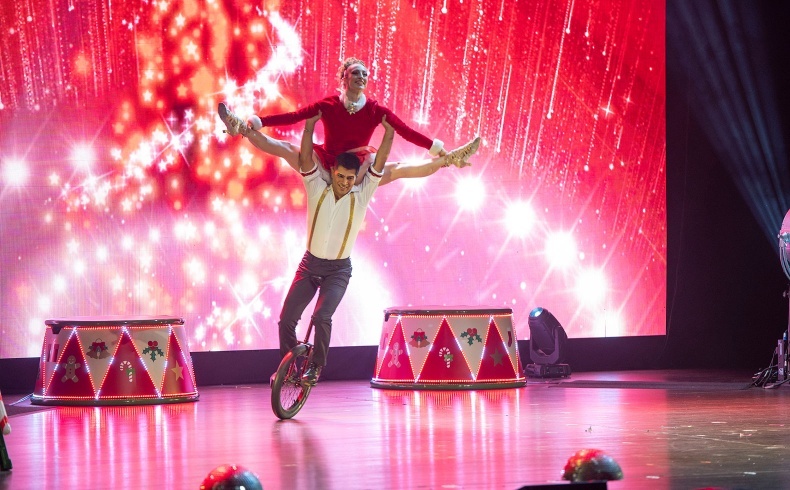 A Magical Cirque Christmas