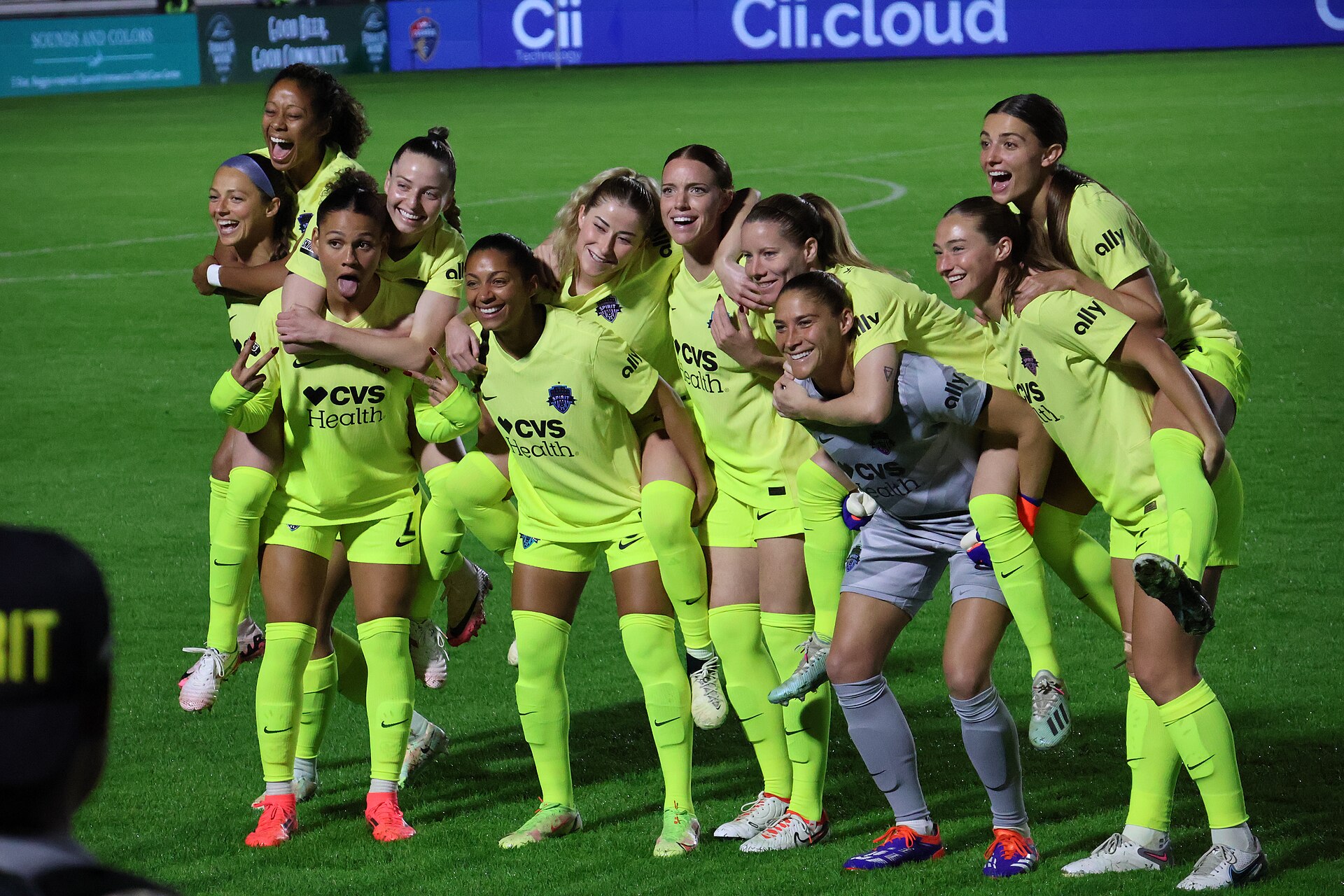 Washington Spirit players before facing North Carolina Courage, Cary, 2 November 2024.