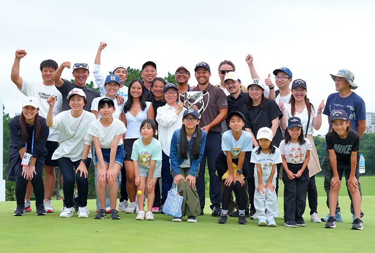 Xander Schauffele celebrating with his family after Baycurrent Classic win