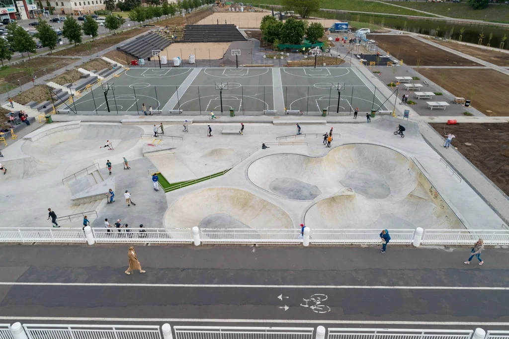Baltojo tilto sporto aikštynas