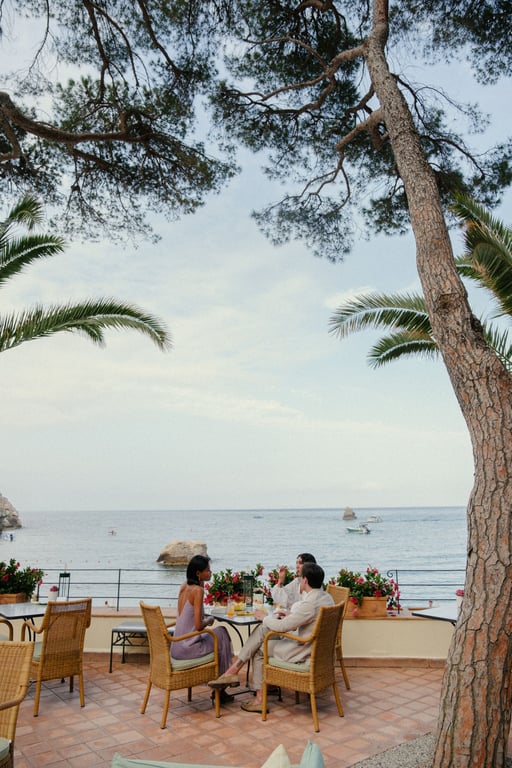 Guests dining beside the sea at Villa Sant’Andrea