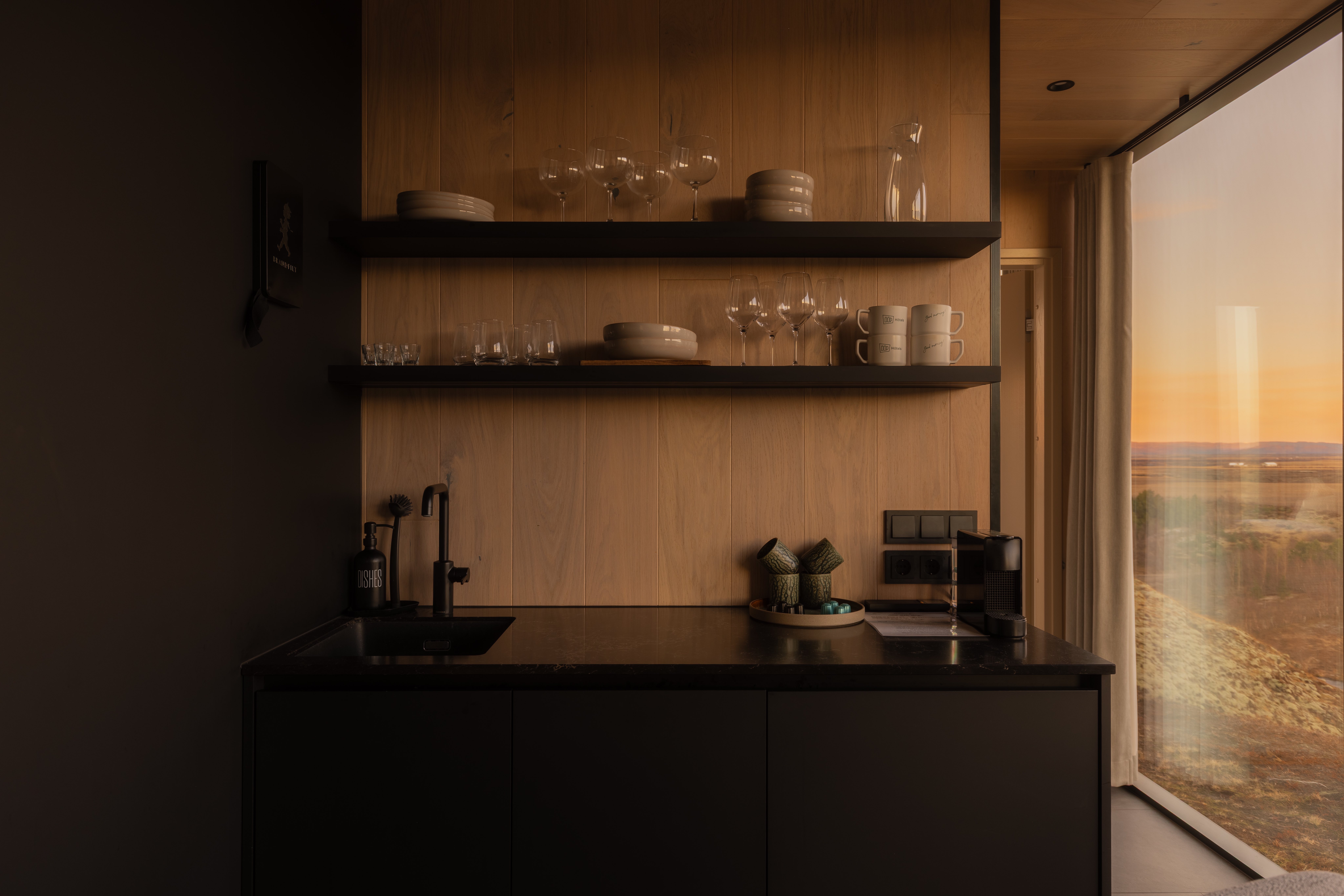 A kitchenette at ÖÖD Hekla Horizon