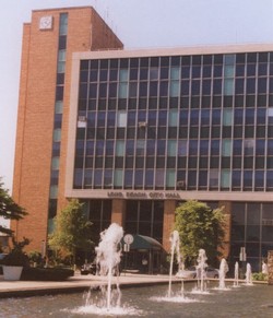 Long Beach City Hall and Kennedy Plaza in an official city photograph; venue image.