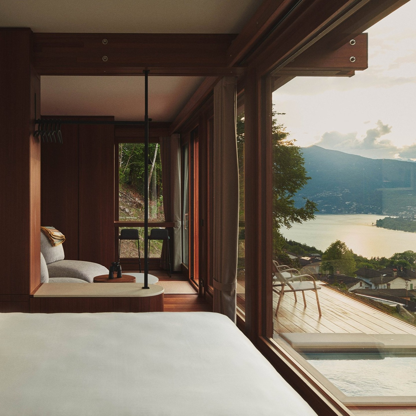 Hotels Above Par image