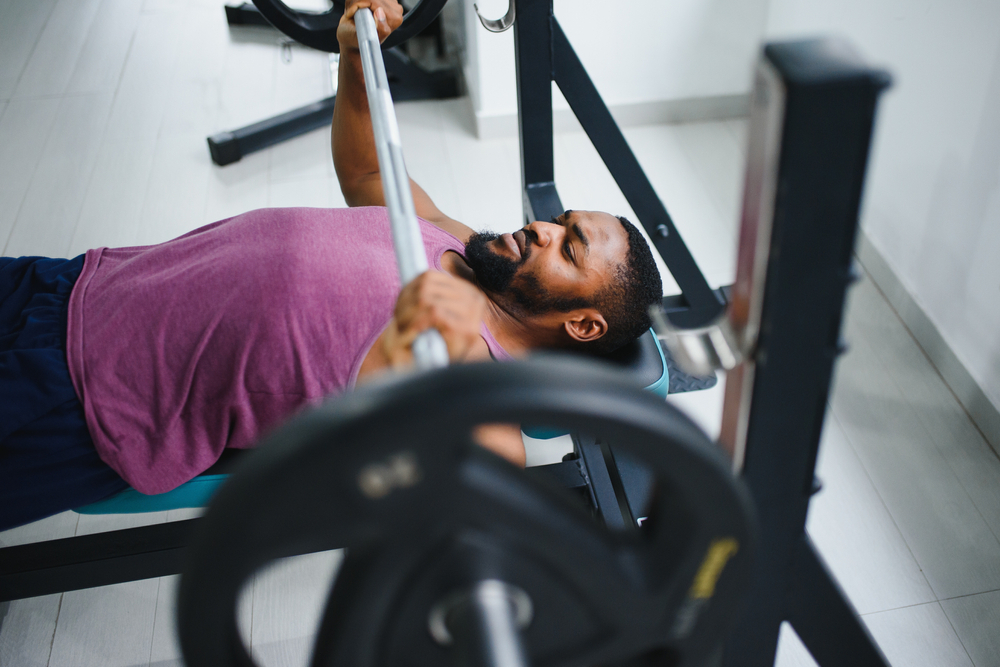💪 Incline Bench Press vs. Flat Bench: Which Reigns Supreme? 