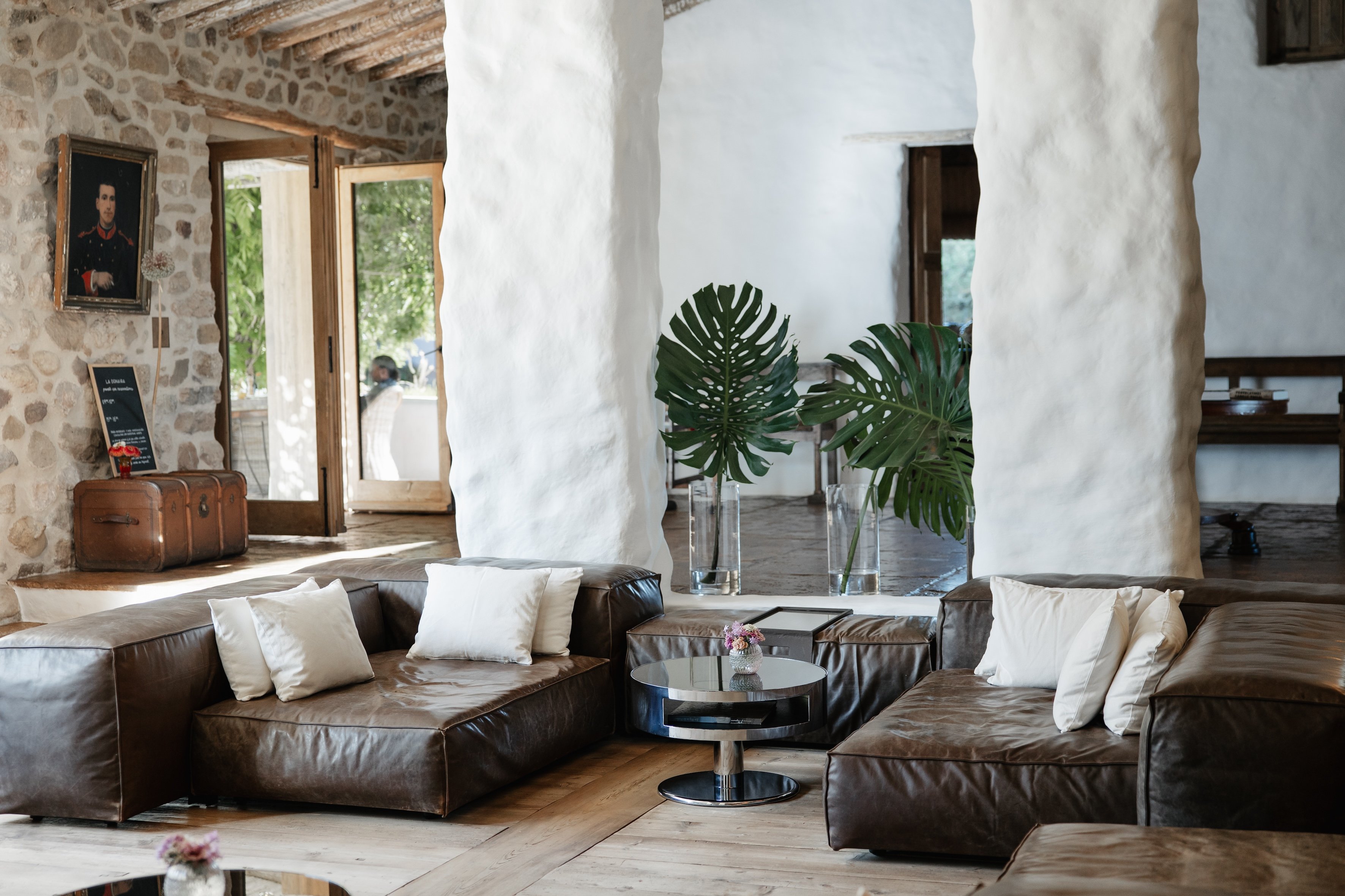 Natural materials and seating at Finca La Donaira