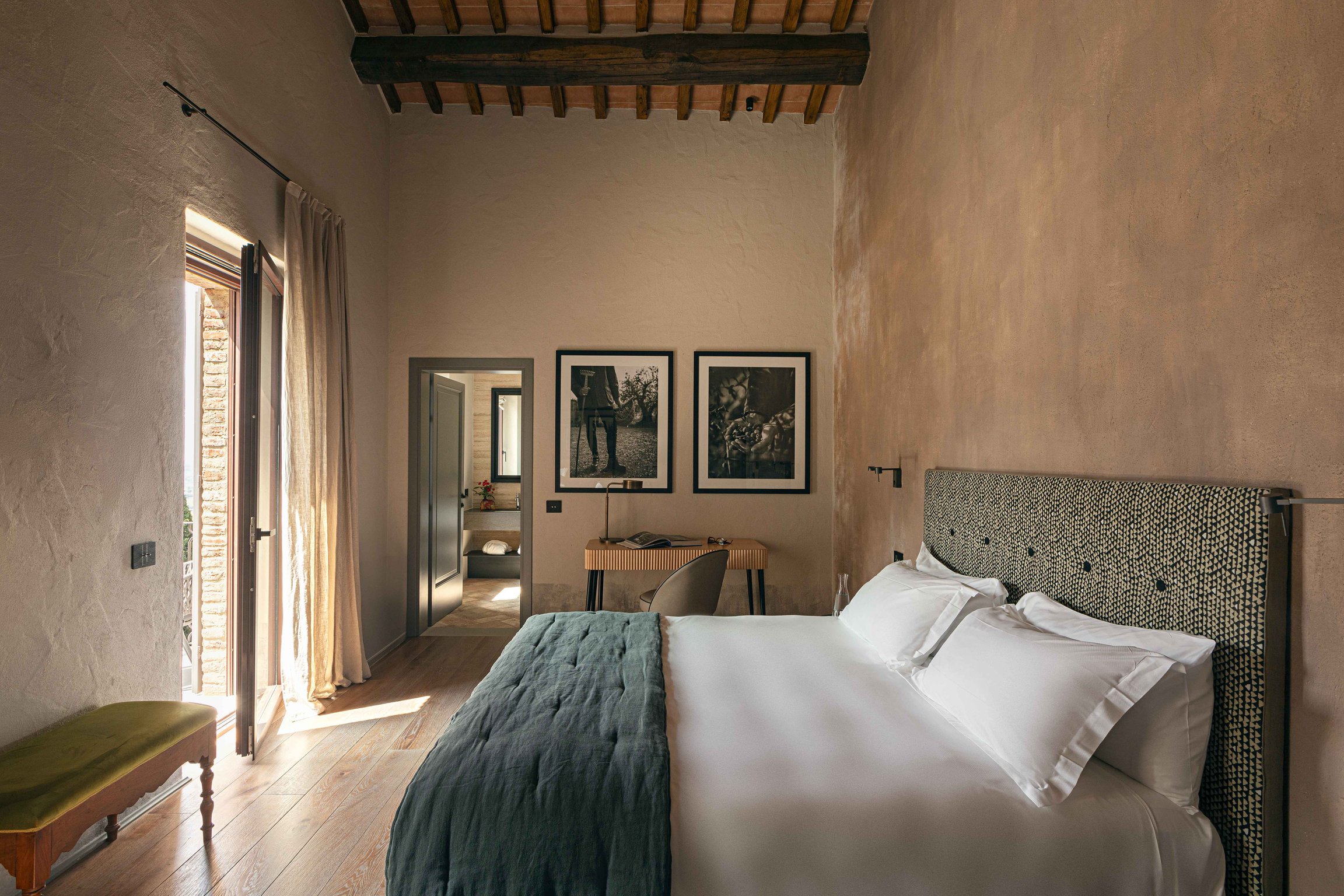 Guest bedroom with exposed ceiling beams at Rastrello