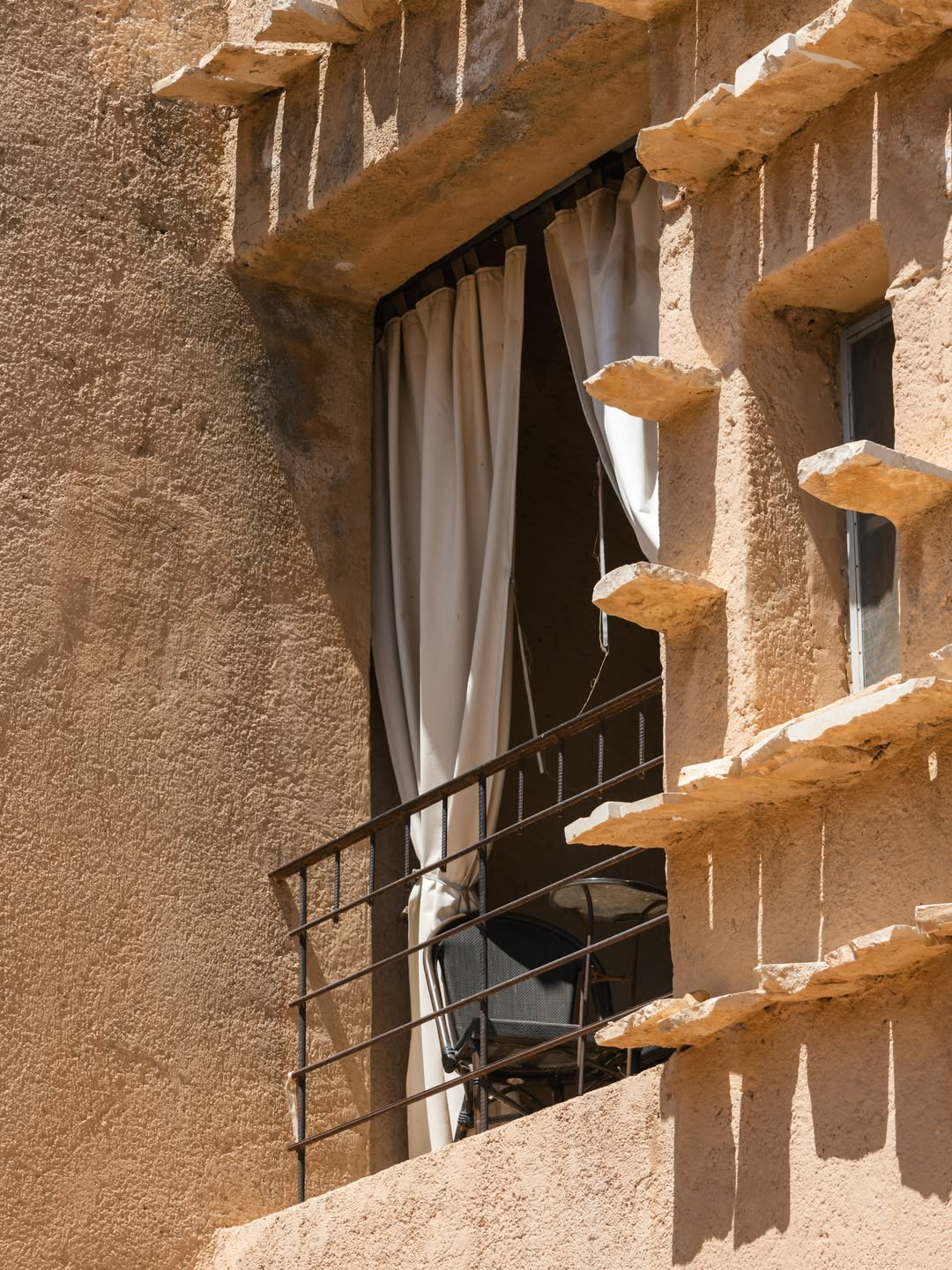 Hotels Above Par image