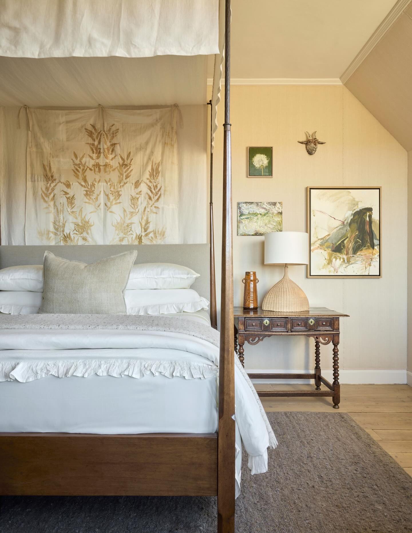 Hotels Above Par image