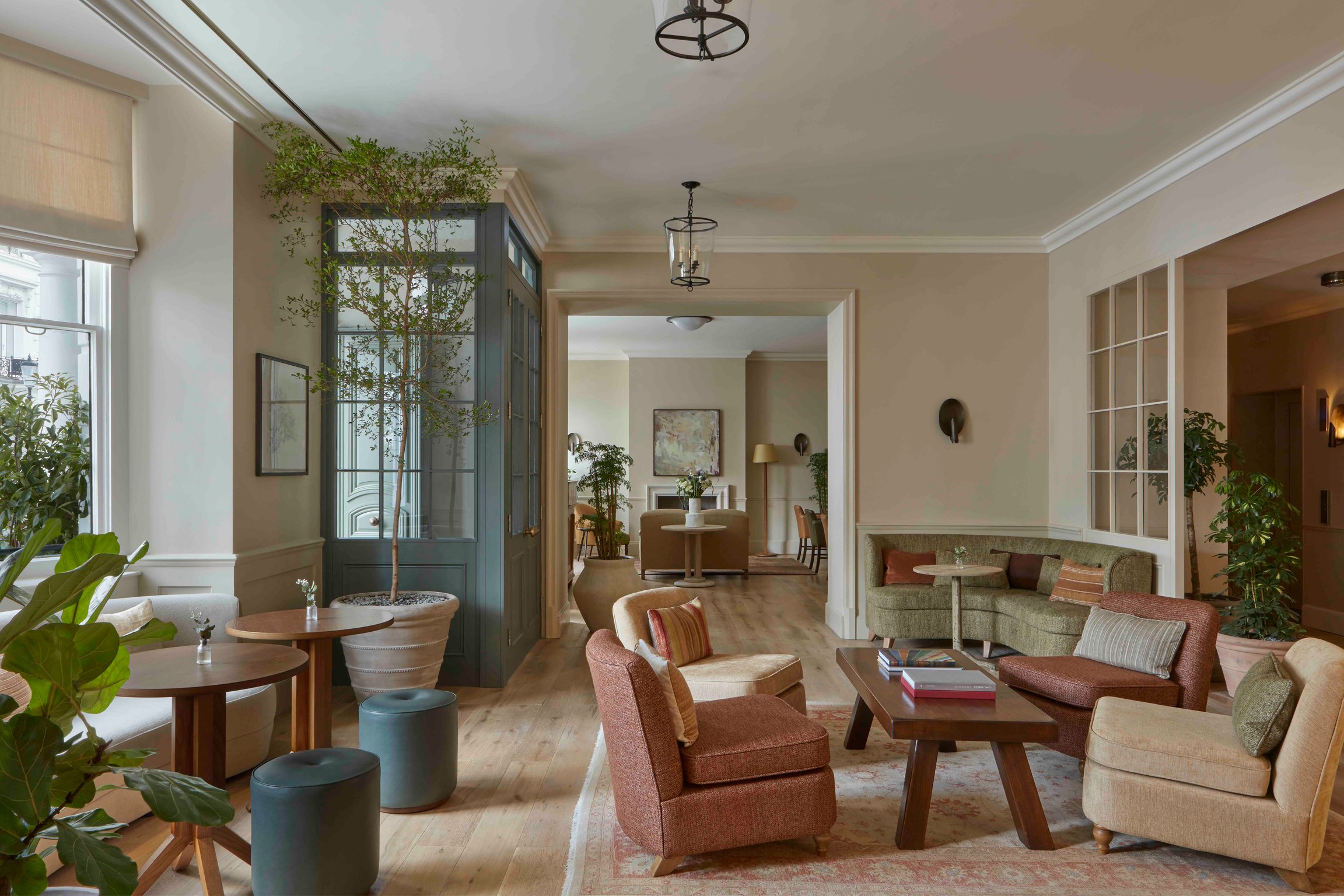 Sunlit lounge with soft pink seating at Templeton Garden