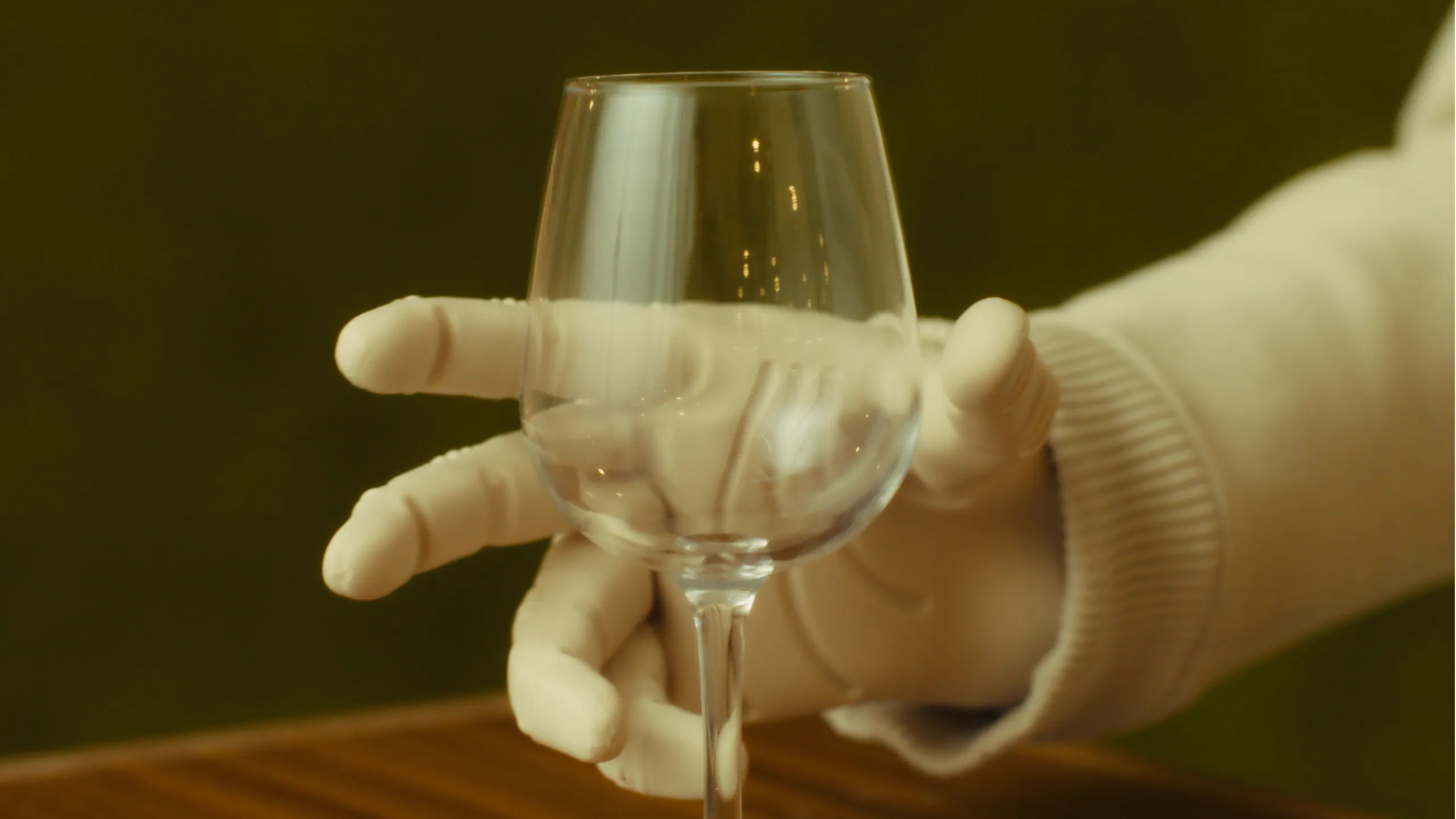 NEO's new humanlike hands